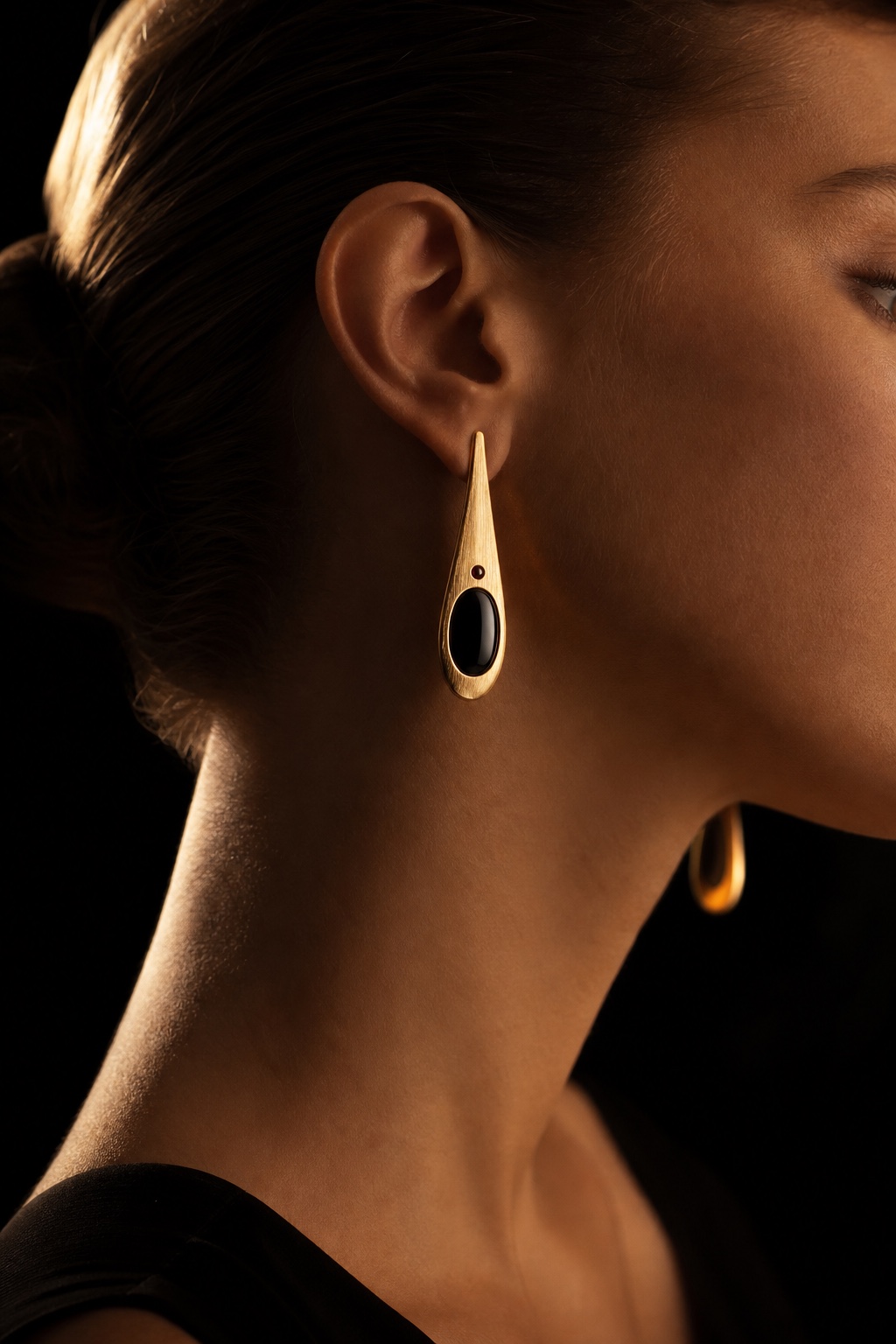IRIS Veil slender champagne-gold earrings